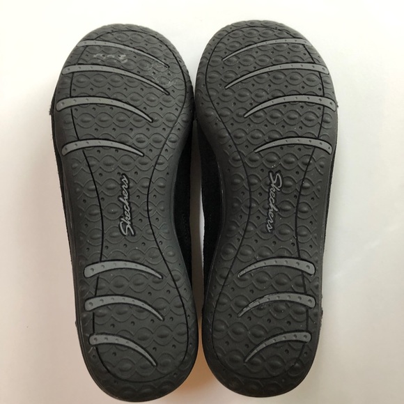 Skecher’s Relaxed Fit Memory Foam shoe. - Picture 4 of 4